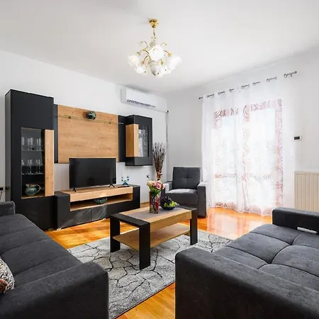Apartment Fuer 6 Personen Ca 120 Qm In Paradiz Bei Labin, Istrien Binnenland Von Istrien *